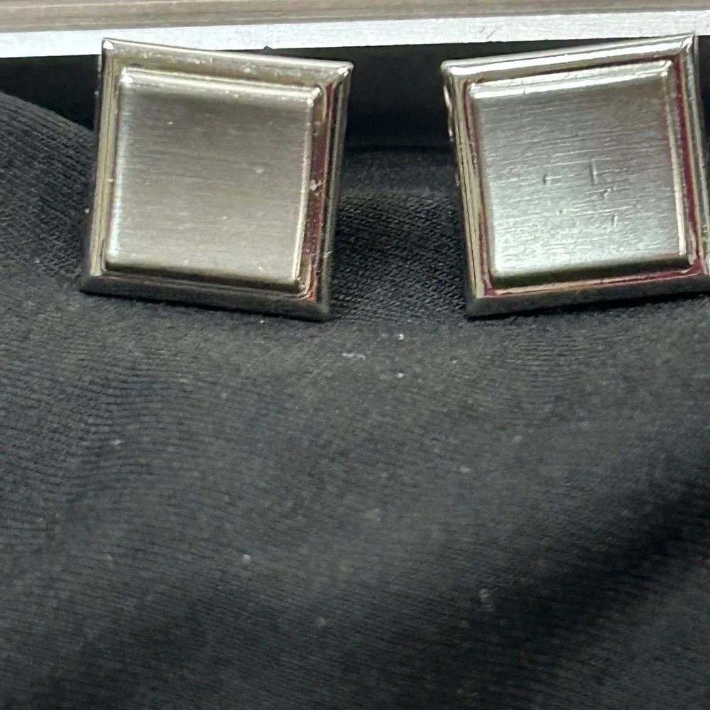 Kenneth Cole REACTION‎ Silver Tone Rectangular Cufflinks with Box